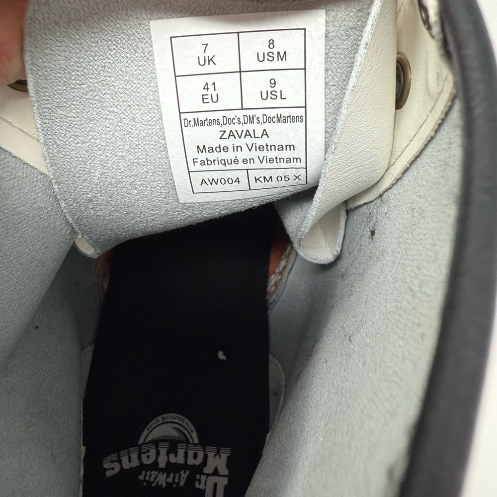 Dr. Martens White Leather Combat Boots Classic Doc Martens EUC Unisex - Picture 14 of 14
